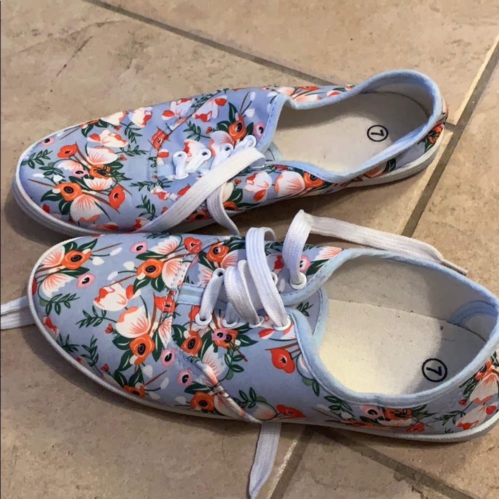 Shoes - Picture 2 of 2